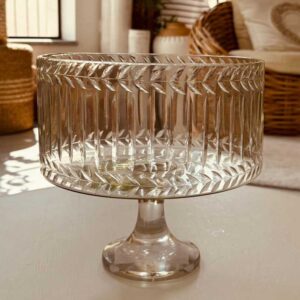 קערה על רגל קריסטל ענקית