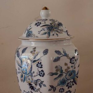 אגרטל וינטאג עם פרחים בהיר