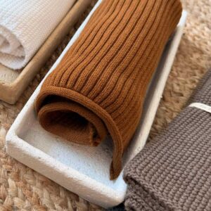 מגש אבן לבן ומגבת