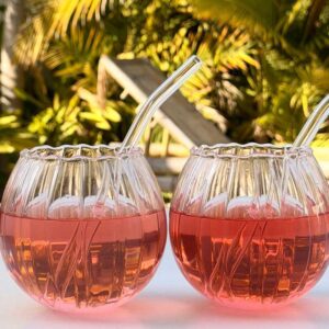 זוג כוסות זכוכית פסים וקשית שקופה