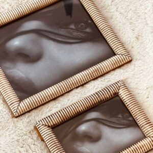 מסגרות לתמונה אלסנדרה פסים שחור שמנת