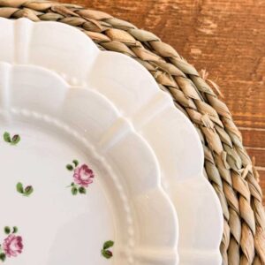 צלחת מנה עיקרית פרחים קטנים